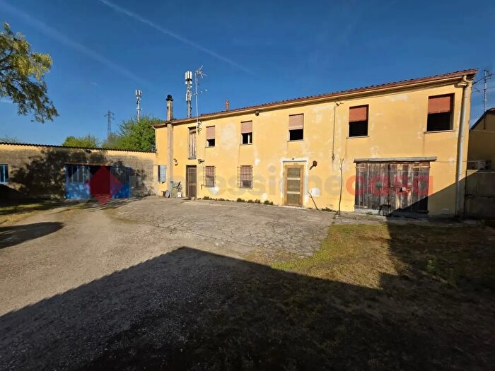 Casa con 8 locali in vendita in Via Margherita, Cerea