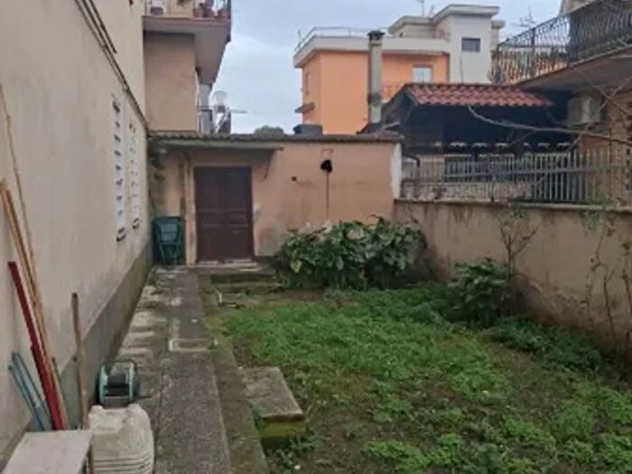 Appartamento bilocale in vendita in Via Tifeo, Roma