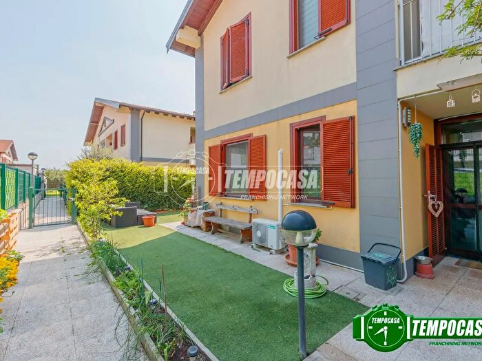 Appartamento trilocale in vendita in Via Virginio Bianchi, Casorate Primo