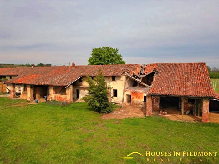 Casa con 6 locali in vendita in Piozzo