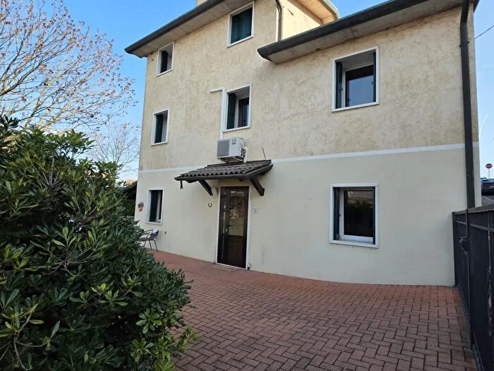 Casa con 5 locali in vendita in Via Don Corato, Sarego