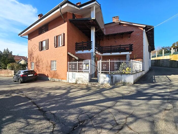 Casa con 12 locali in vendita in Via Riassolo, Barone Canavese