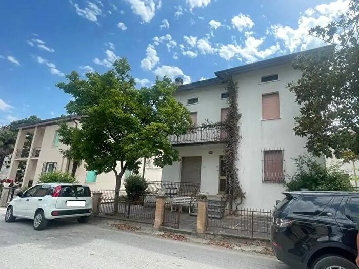 Casa con 6 locali in vendita in Gubbio