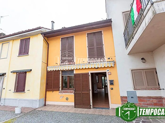 Casa trilocale in vendita in Via Dante Alighieri, Guardamiglio