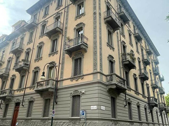 Appartamento con 5 locali in affitto in Via Vela, Crocetta, Torino