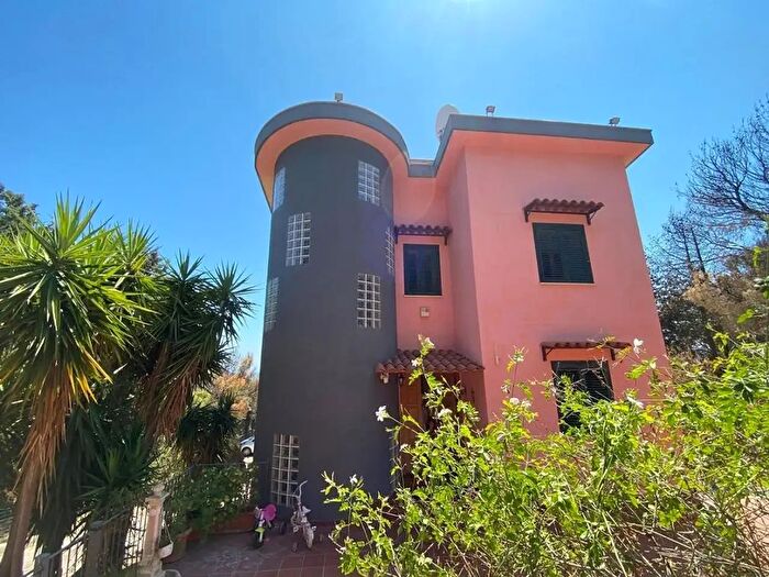 Casa con 7 locali in vendita in Stradale Bellolampo, Palermo