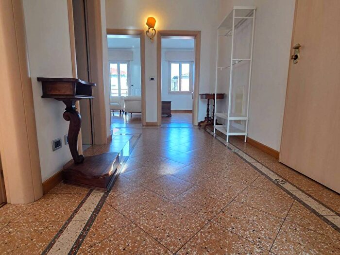 Appartamento quadrilocale in affitto in Via dei Cappuccini, Città Giardino, Padova