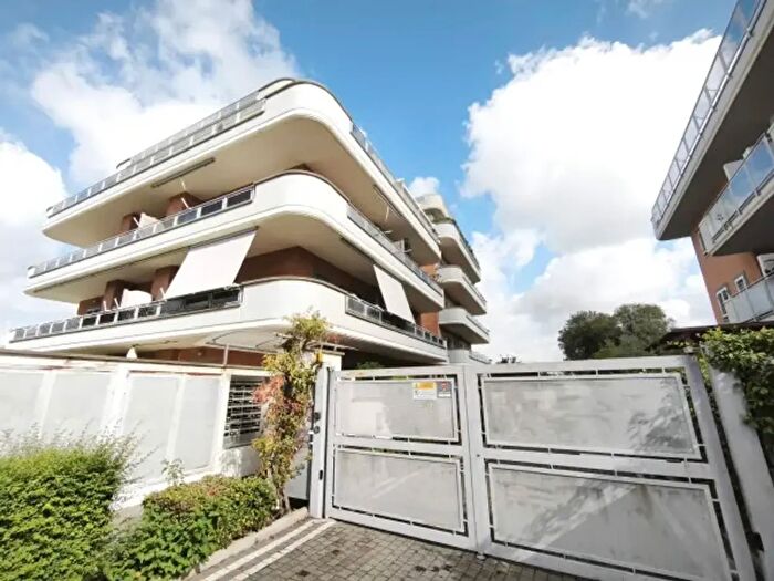 Appartamento trilocale in vendita in Largo Ines Bedeschi, Roma