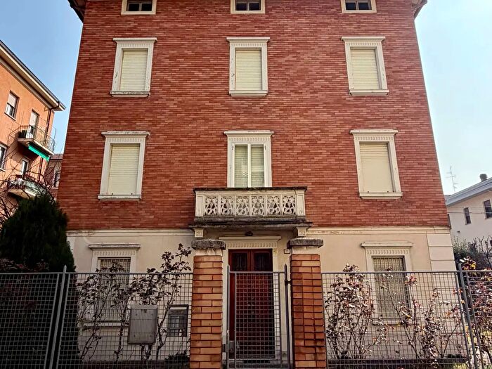 Casa con 19 locali in vendita in Via col di Lana, Reggio Emilia