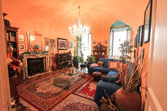 Appartamento con 6 locali in vendita in Via Rossi, Sarzana