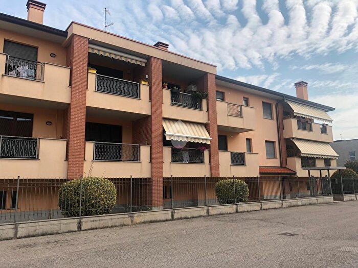 Appartamento trilocale in affitto in Appartamento Via Verri, Corbetta