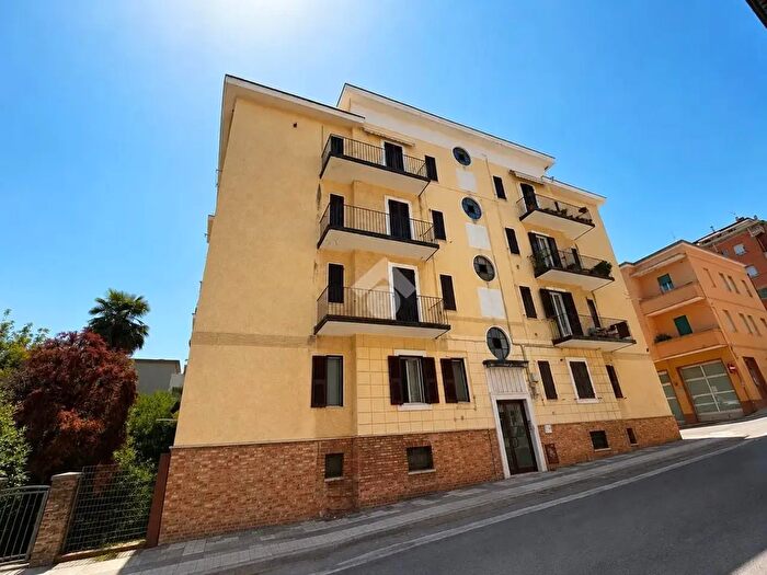 Appartamento trilocale in vendita in Via Scrima, Ancona