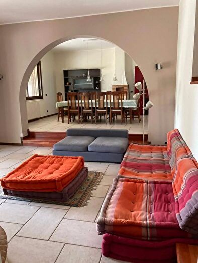 Casa con 6 locali in vendita in Cassano Delle Murge