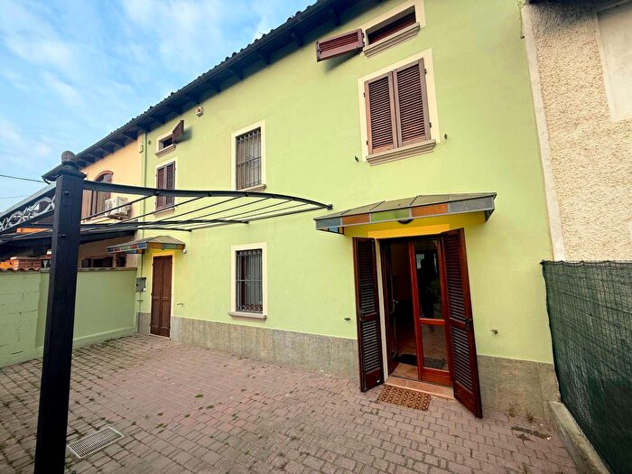 Casa con 5 locali in vendita in Casal Cermelli