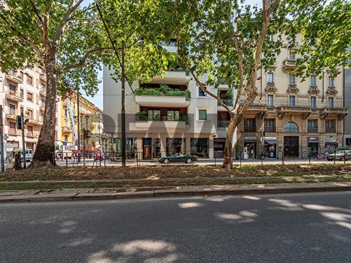 Appartamento con 7 locali in vendita in Via Felice Bellotti, Milano