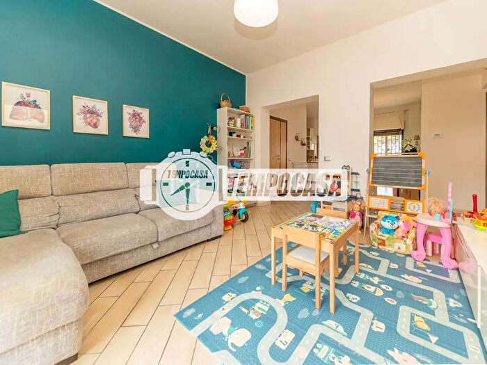 Appartamento trilocale in vendita in Via di Casal Morena, Roma