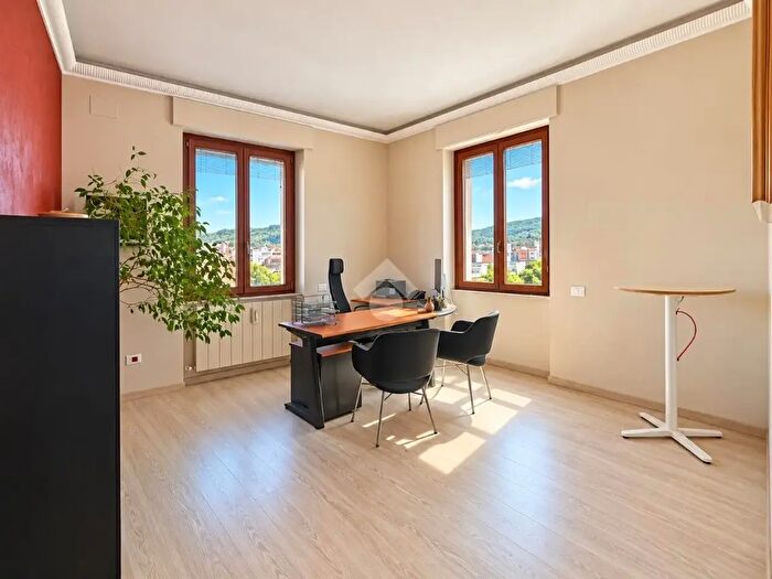 Appartamento con 9 locali in vendita in Via Mazzini, San Giovanni Teatino