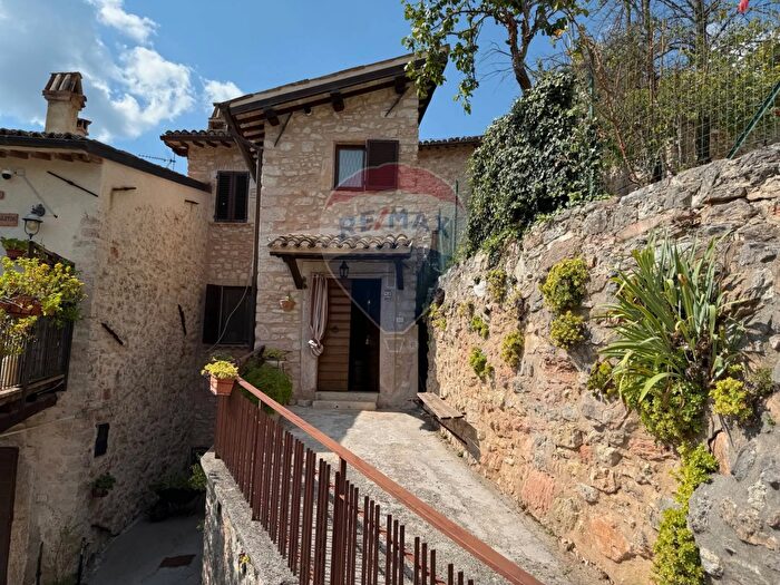 Casa quadrilocale in vendita in Localita Piaggia Snc, Sellano