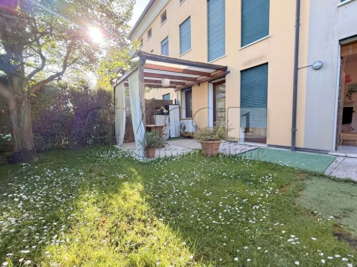 Appartamento trilocale in vendita in Via Giuseppe Garibaldi, Gazzo Padovano