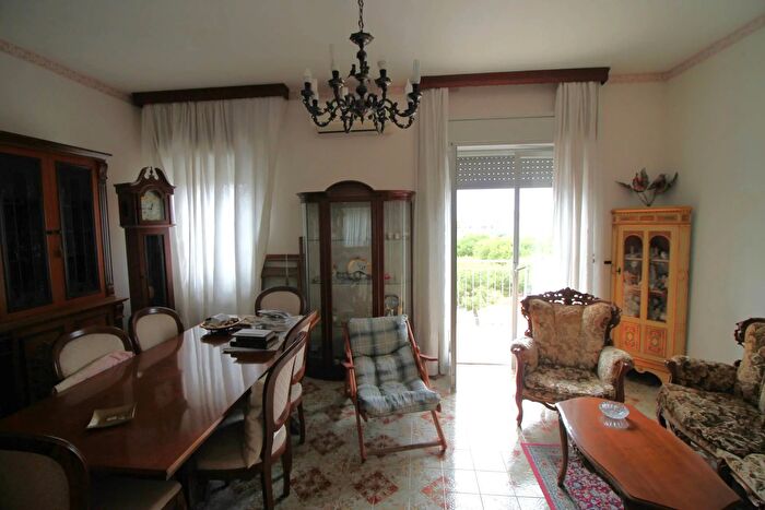 Appartamento con 5 locali in vendita in Via Santi Amato, Siracusa