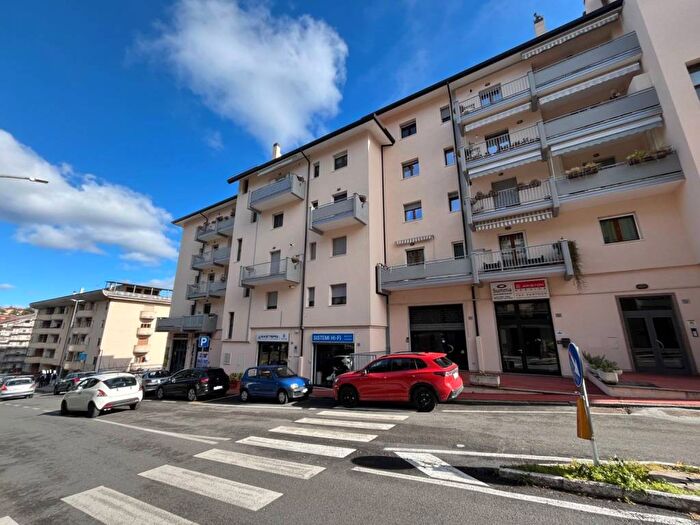 Appartamento quadrilocale in affitto in Via Maratea, Centro, Potenza