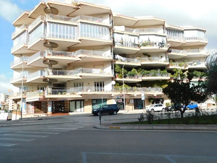 Appartamento con 6 locali in vendita in Piazza VannAnto, Ragusa