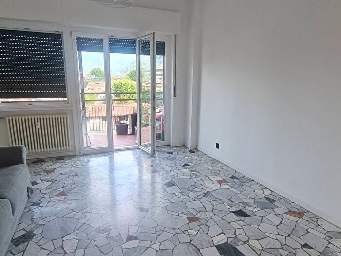 Appartamento trilocale in affitto in Via Milano, Borghi, Como