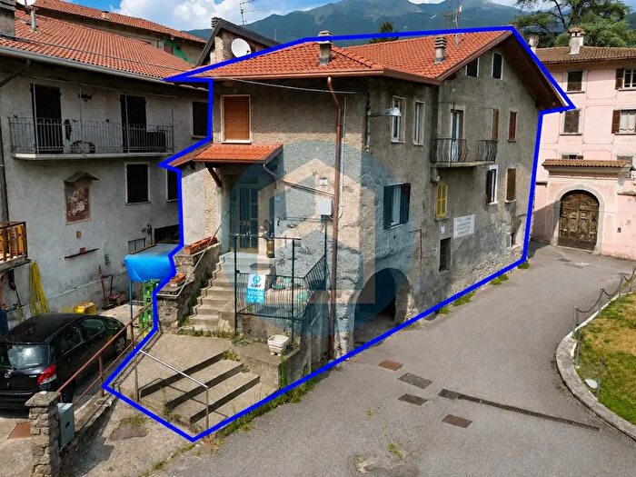 Casa con 11 locali in vendita in Via Gianfranco Camadini, Sellero