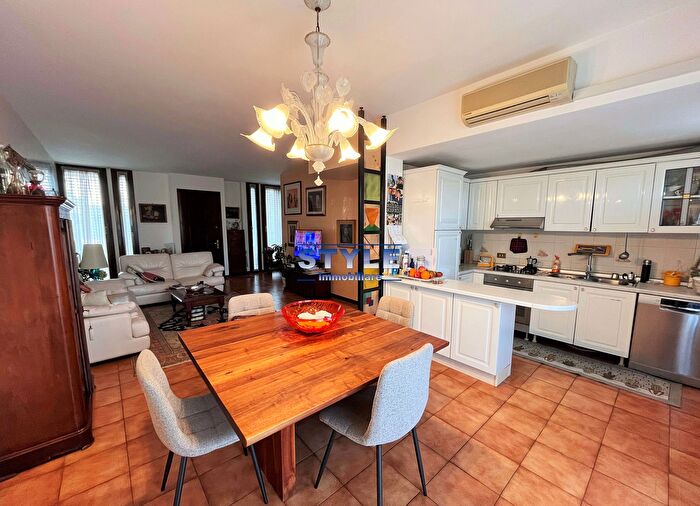 Casa con 8 locali in vendita in Mira