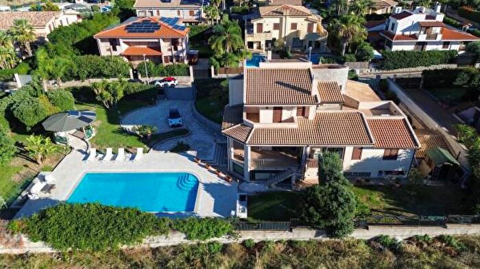 Casa con 6 locali in vendita in Via Agnelleria, Carini