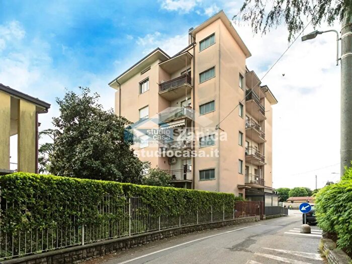 Appartamento trilocale in vendita in Via Libertà, Zanica
