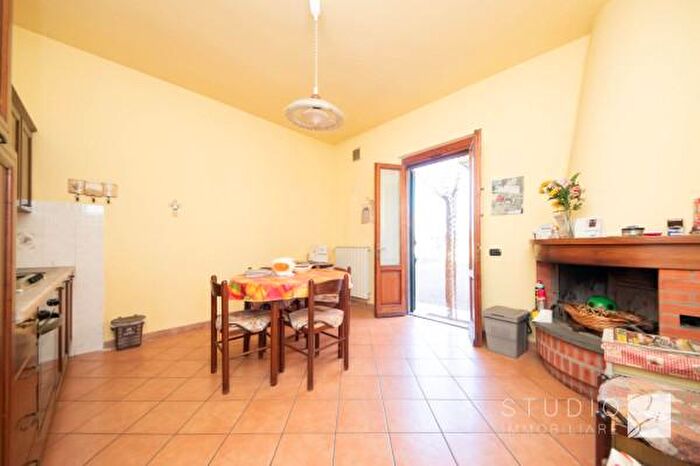 Casa con 6 locali in vendita in Via Breve, Quarrata