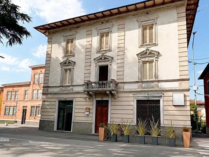 Appartamento con 9 locali in vendita in Barga