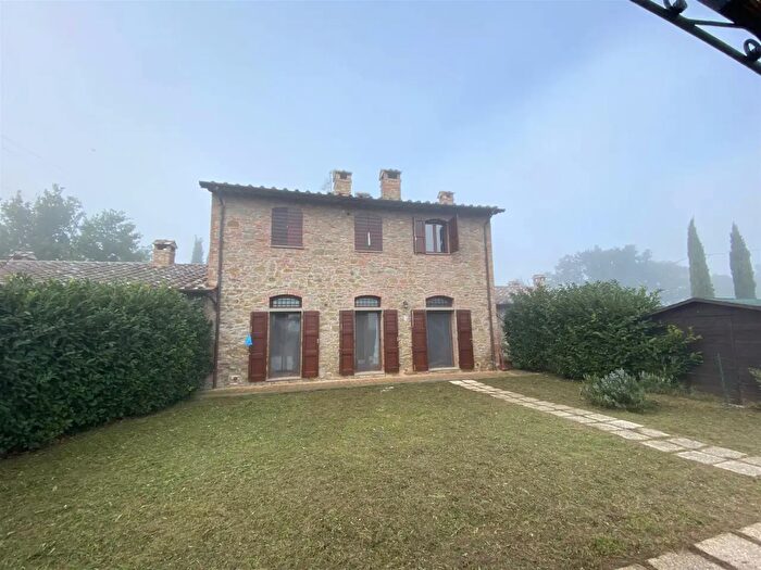 Appartamento trilocale in affitto in Castiglione Del Lago