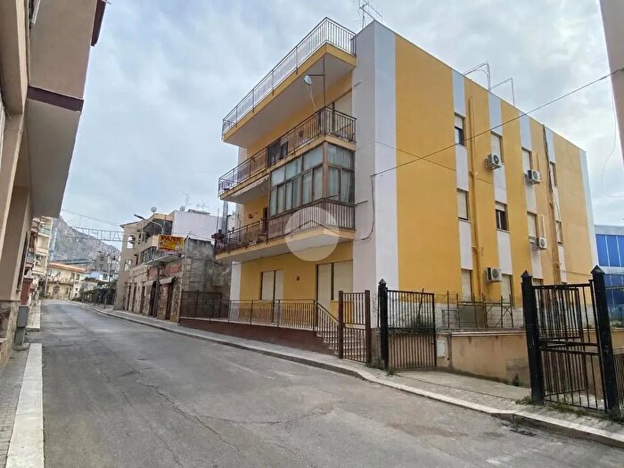 Appartamento quadrilocale in vendita in Via Roma, Isola Delle Femmine
