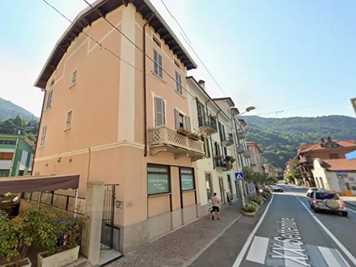 Appartamento trilocale in affitto in Via Roma, Bellano