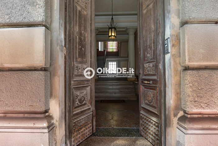 Appartamento con 8 locali in vendita in Via Sidney Sonnino, Cagliari