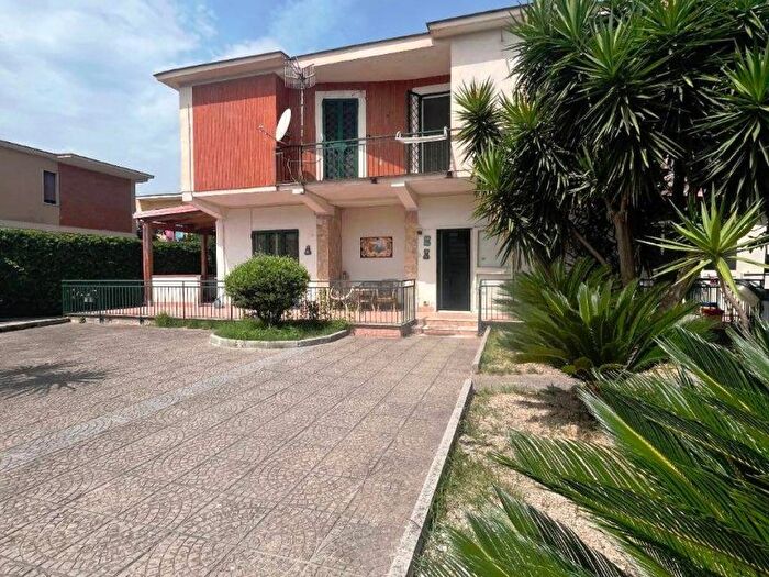 Casa con 6 locali in affitto in Viale Daniele Ricciarelli, Baia Verde, Castel Volturno
