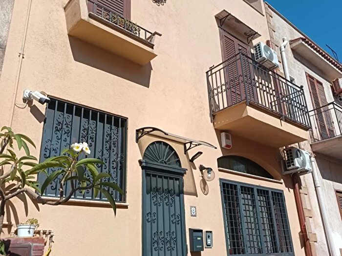 Casa con 5 locali in vendita in Balestrate