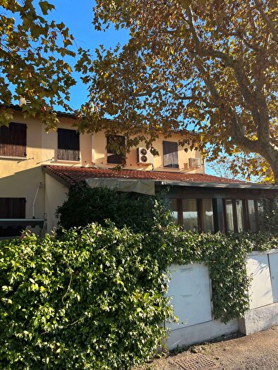 Casa con 8 locali in vendita in Massa Lombarda