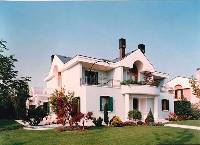 Casa con 8 locali in vendita in Treviso