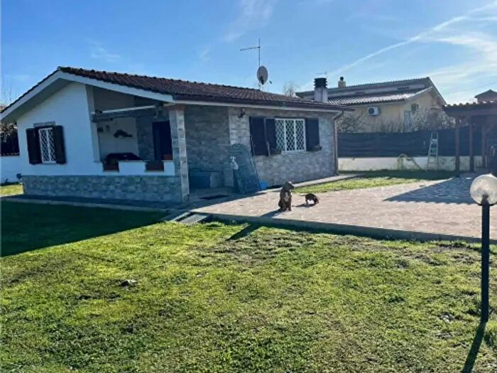 Casa trilocale in vendita in Via Treste, Aprilia