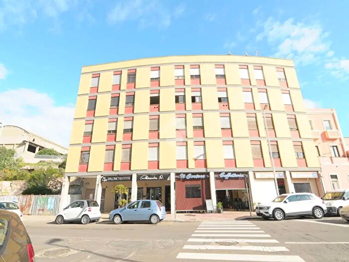 Appartamento trilocale in vendita in Viale SantAvendrace, Cagliari