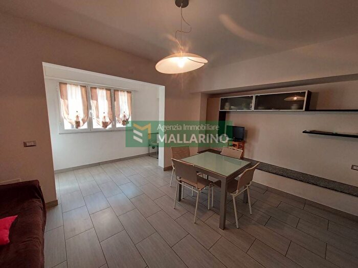 Appartamento trilocale in affitto in Piazza Donatori di Sangue, Centro, Finale Ligure