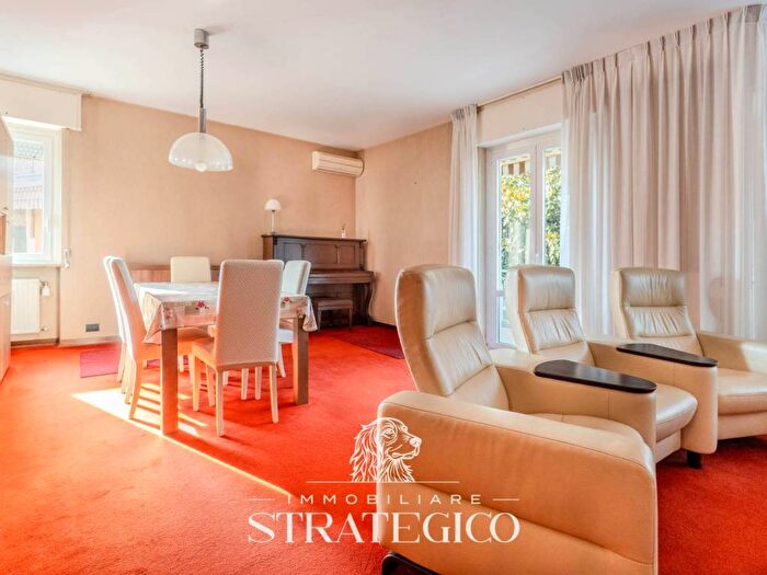 Appartamento con 5 locali in affitto in Via Giugno, Centro, Arona