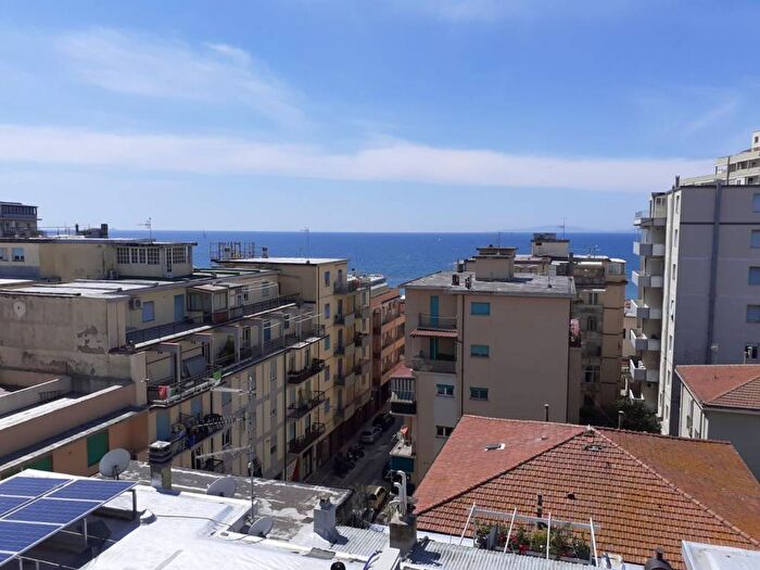 Appartamento quadrilocale in affitto in Via Serri, Centro, Follonica