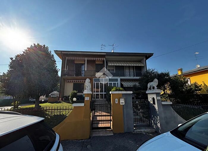 Casa con 5 locali in vendita in Via della Costituente, Gonzaga