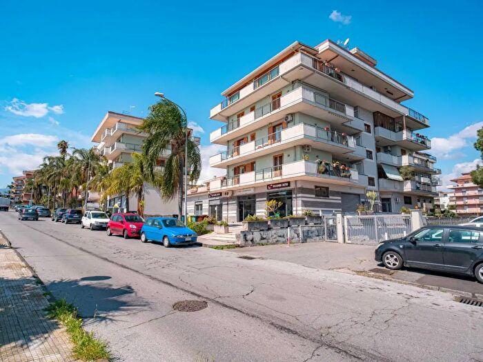 Appartamento con 5 locali in vendita in Via Antonio Gramsci, Giarre