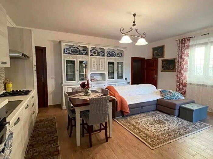 Casa con 6 locali in vendita in Vicopisano