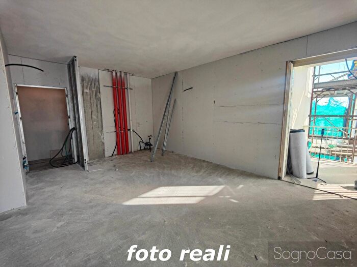 Appartamento bilocale in vendita in Via Emilia, Firenze